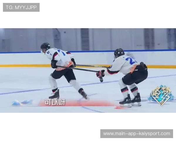 冰球少年化身“冰上御剑飞行”视频爆红